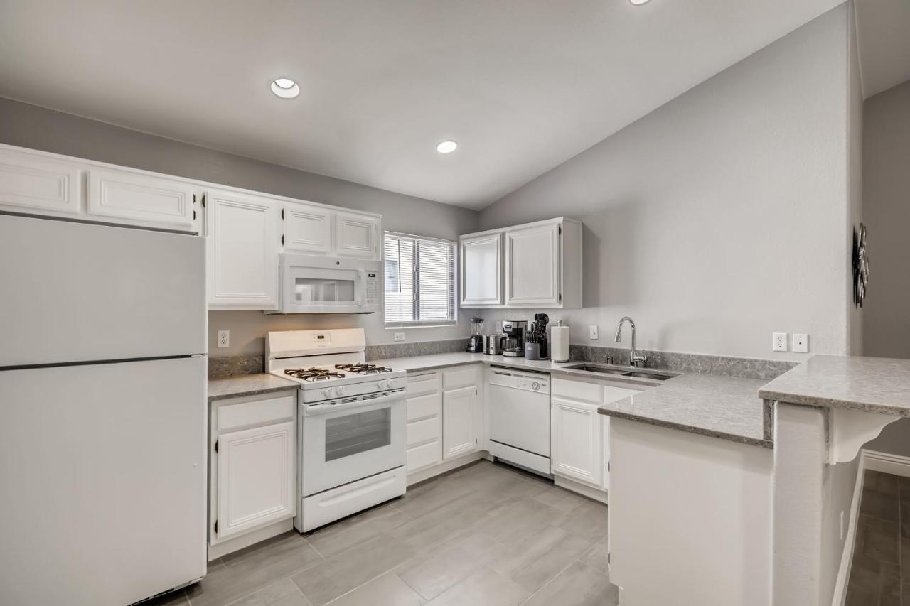 Luxurious House With A Pool, Spa, And Patio, Sleeps 6 Comfortably Las Vegas Extérieur photo