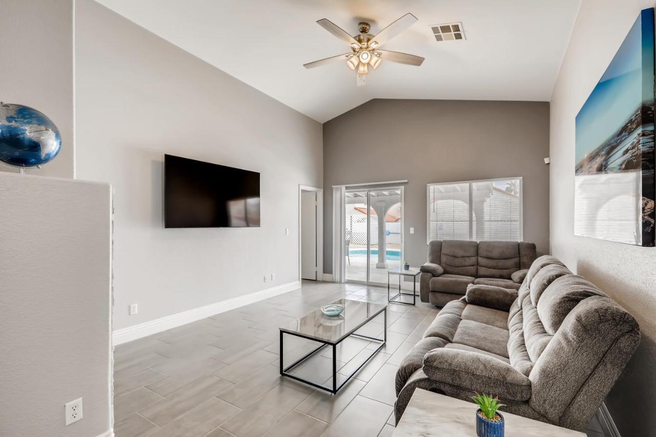 Luxurious House With A Pool, Spa, And Patio, Sleeps 6 Comfortably Las Vegas Extérieur photo