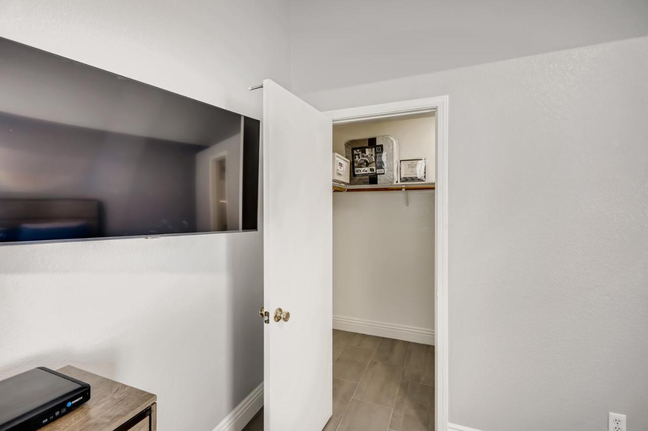 Luxurious House With A Pool, Spa, And Patio, Sleeps 6 Comfortably Las Vegas Extérieur photo